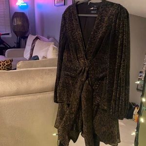Beautiful gently used black and gold dress. Perfect for wedding.